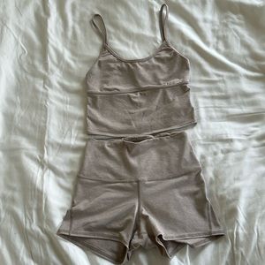 Wellbeing + Beingwell Revolve Workout Set - Beige Heather